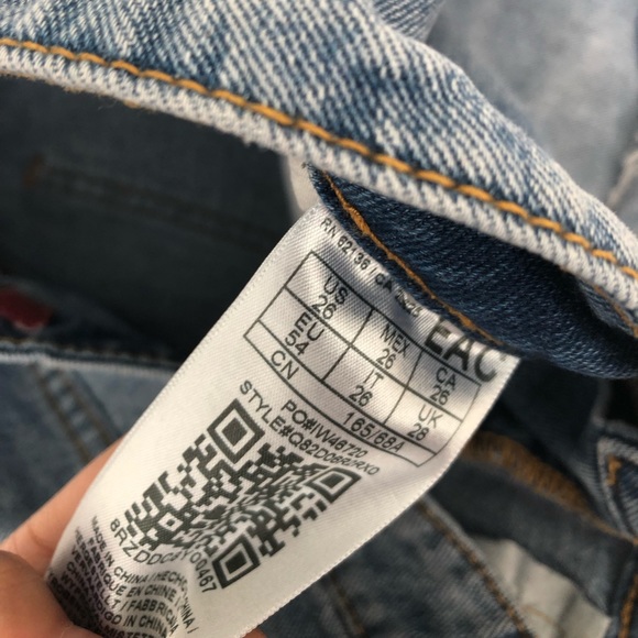 Guess Denim Shorts with flower details! - Picture 5 of 5